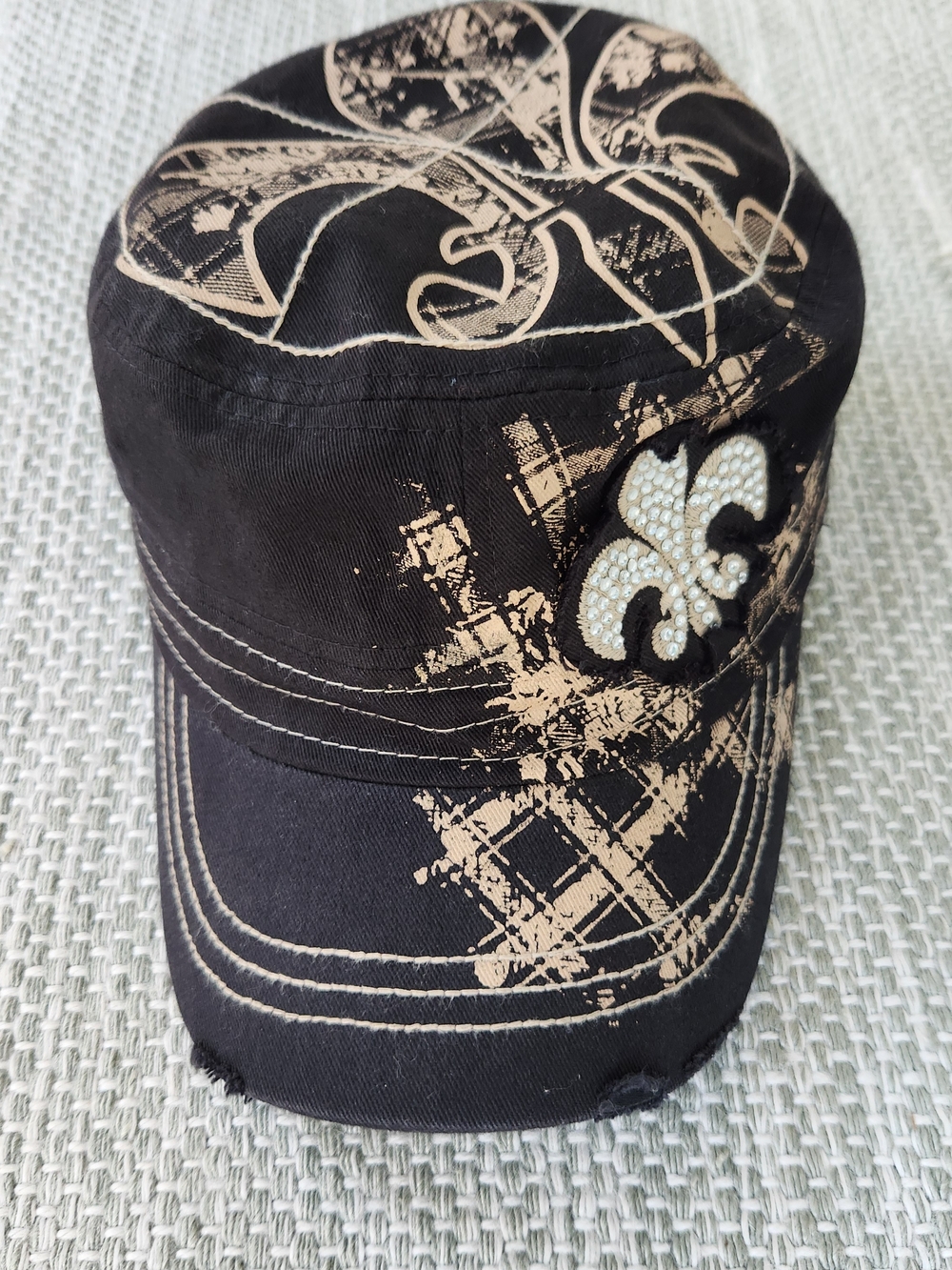 y2k Leader Black Cap with Beige Fleur-de-Lis bling